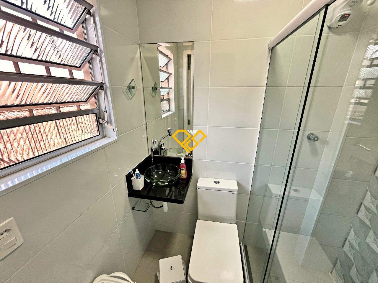 Sobreposta Alta à venda no Estuário: Wc social
