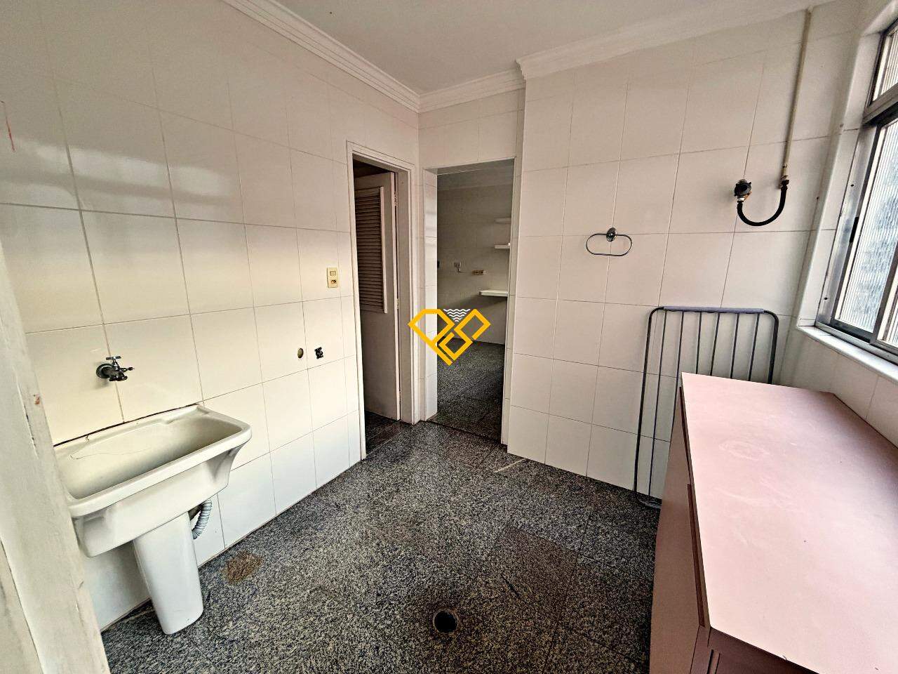 Apartamento à venda no Ponta da Praia: Área de serviço
