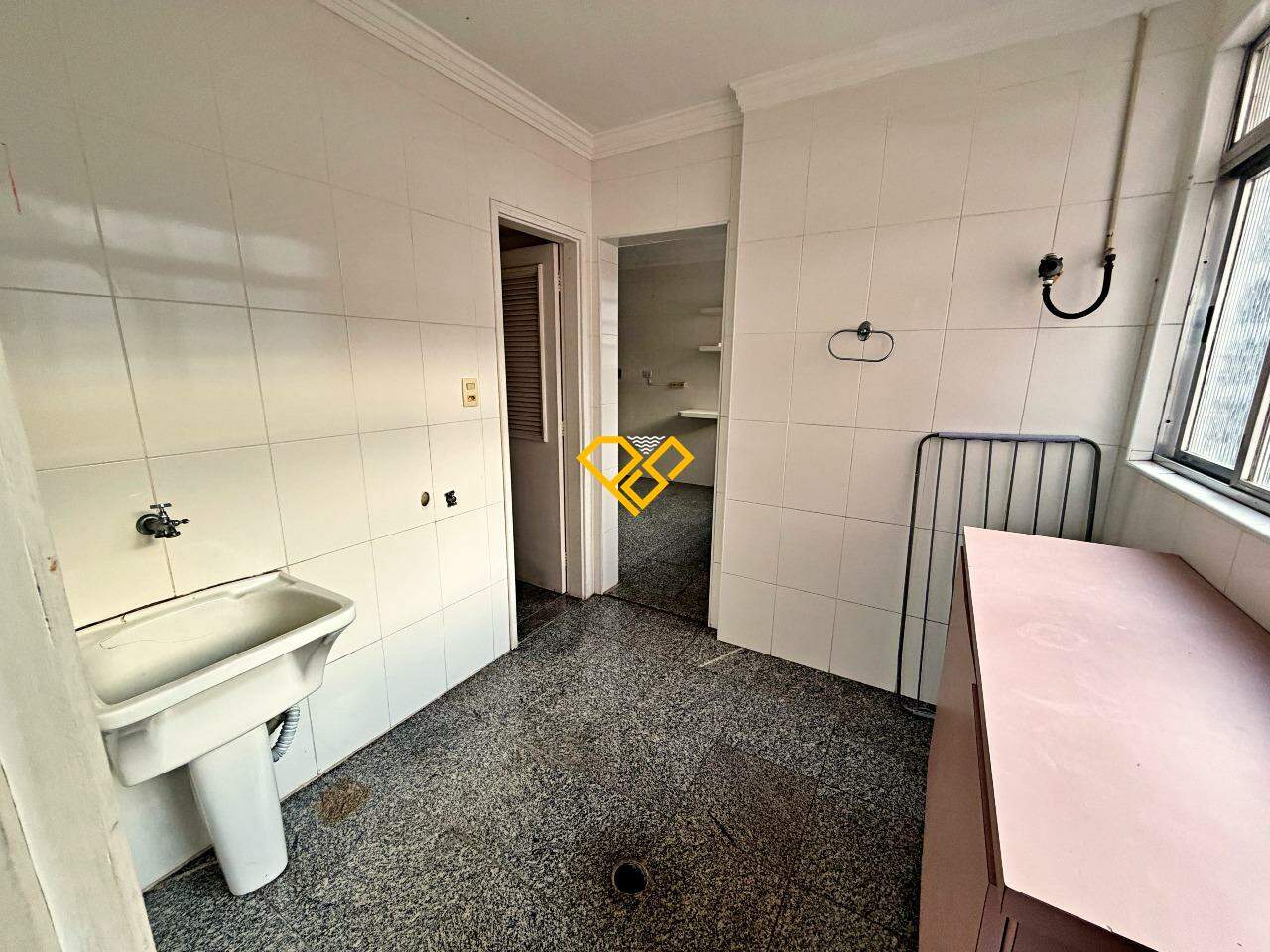 Apartamento para aluguel no Ponta da Praia: Área de serviço