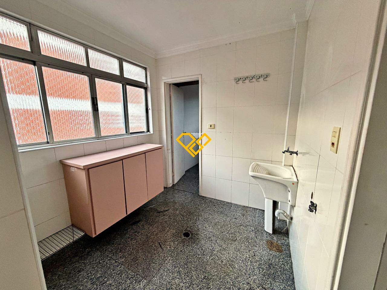 Apartamento para aluguel no Ponta da Praia: Área de serviço
