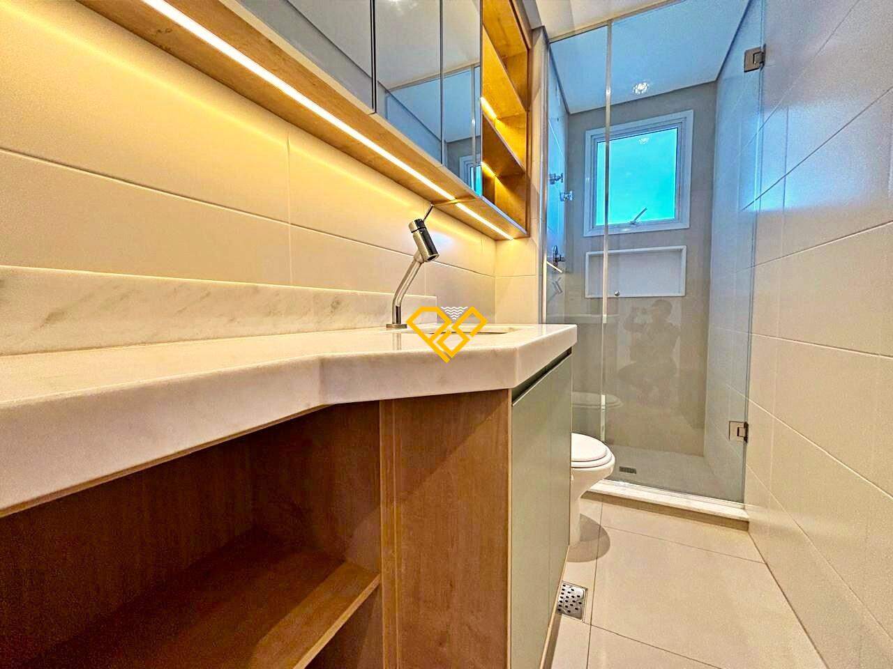 Apartamento à venda no Ponta da Praia: Wc social