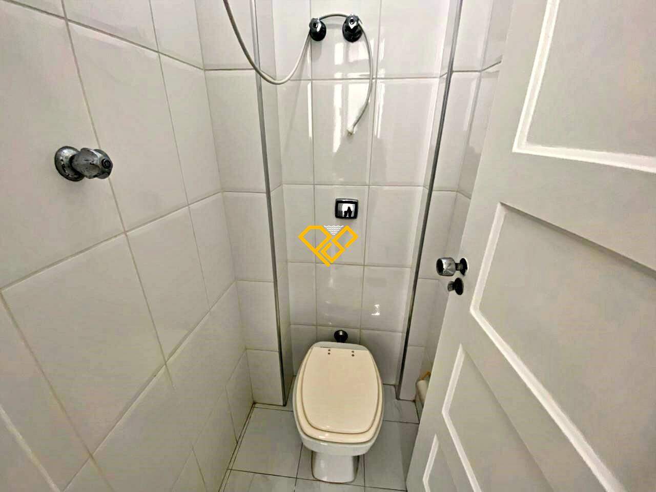 Apartamento à venda no Gonzaga: Wc de serviço
