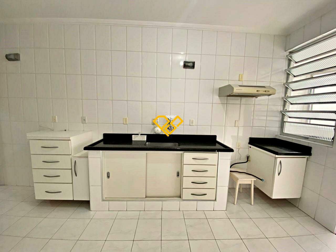 Apartamento à venda no Gonzaga: Cozinha