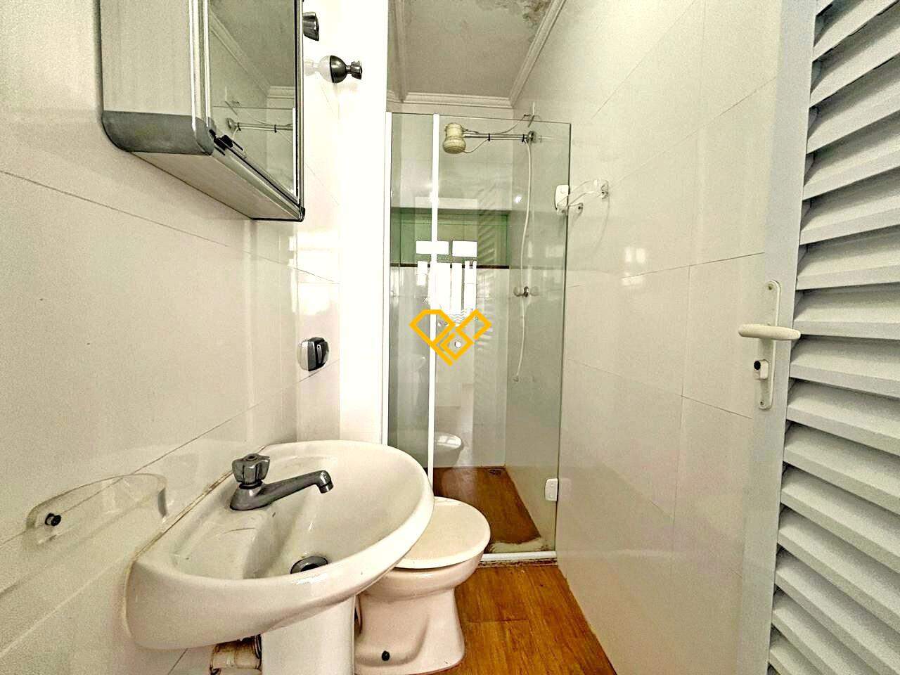 Apartamento à venda no Gonzaga: Wc de serviço