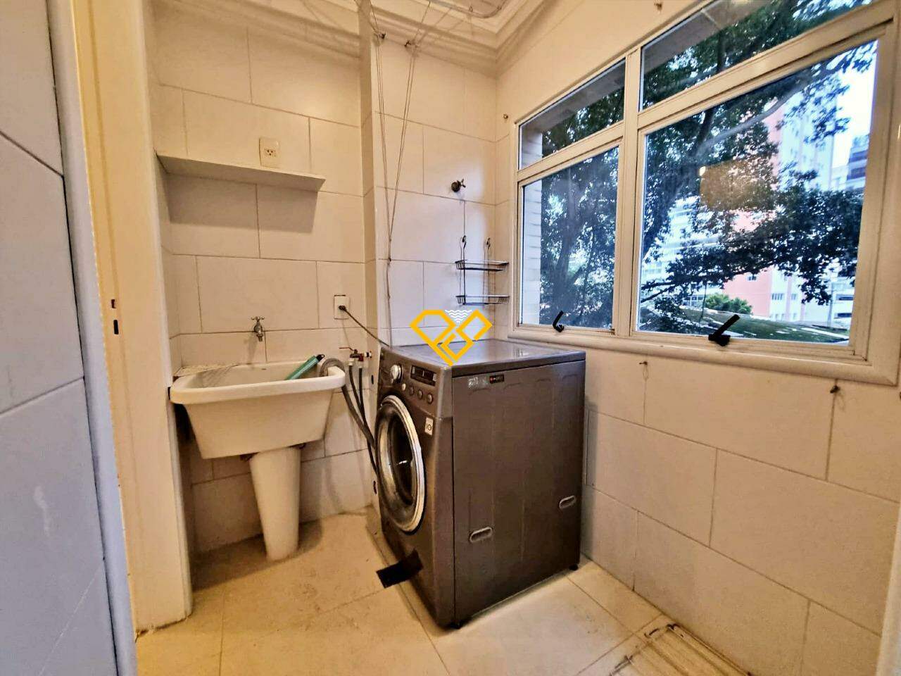 Apartamento para aluguel no Embaré: Área de serviço