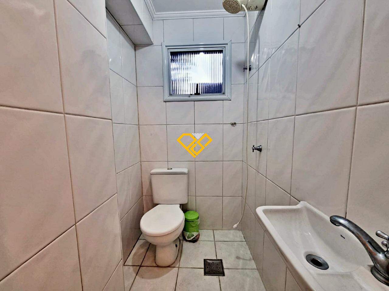 Apartamento para aluguel no Embaré: Wc de serviço