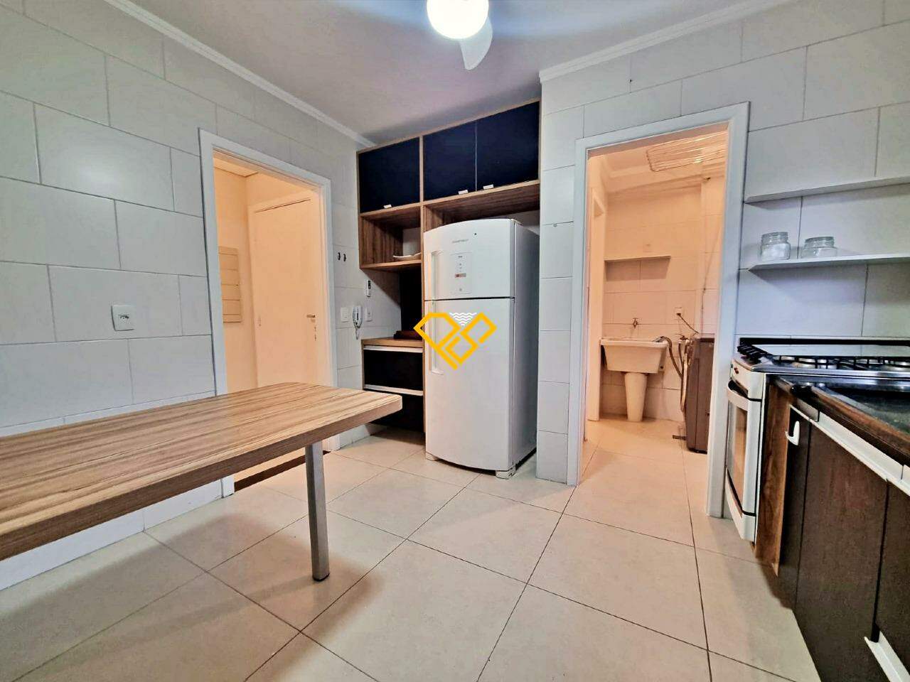 Apartamento para aluguel no Embaré: Cozinha