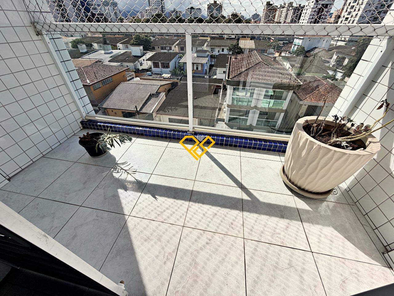 Apartamento à venda no Ponta da Praia: Varanda