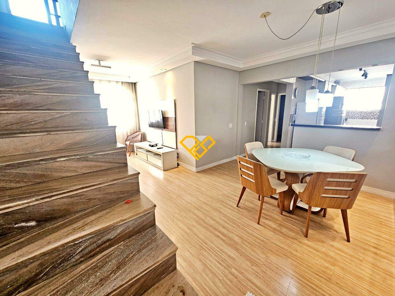 Cobertura para aluguel no Pompéia: Sala 1° piso