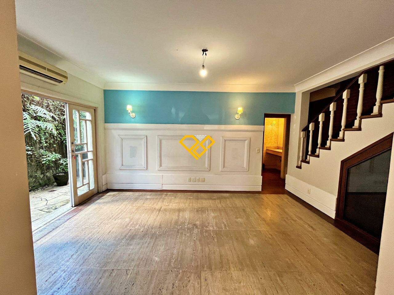 Sobrado à venda no Gonzaga: Sala 1° piso