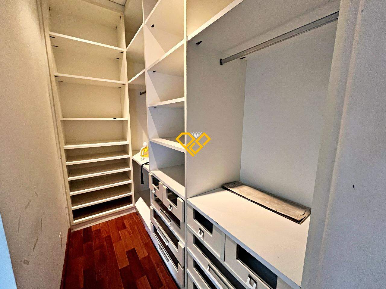 Sobrado para aluguel no Gonzaga: Suíte 2 - closet