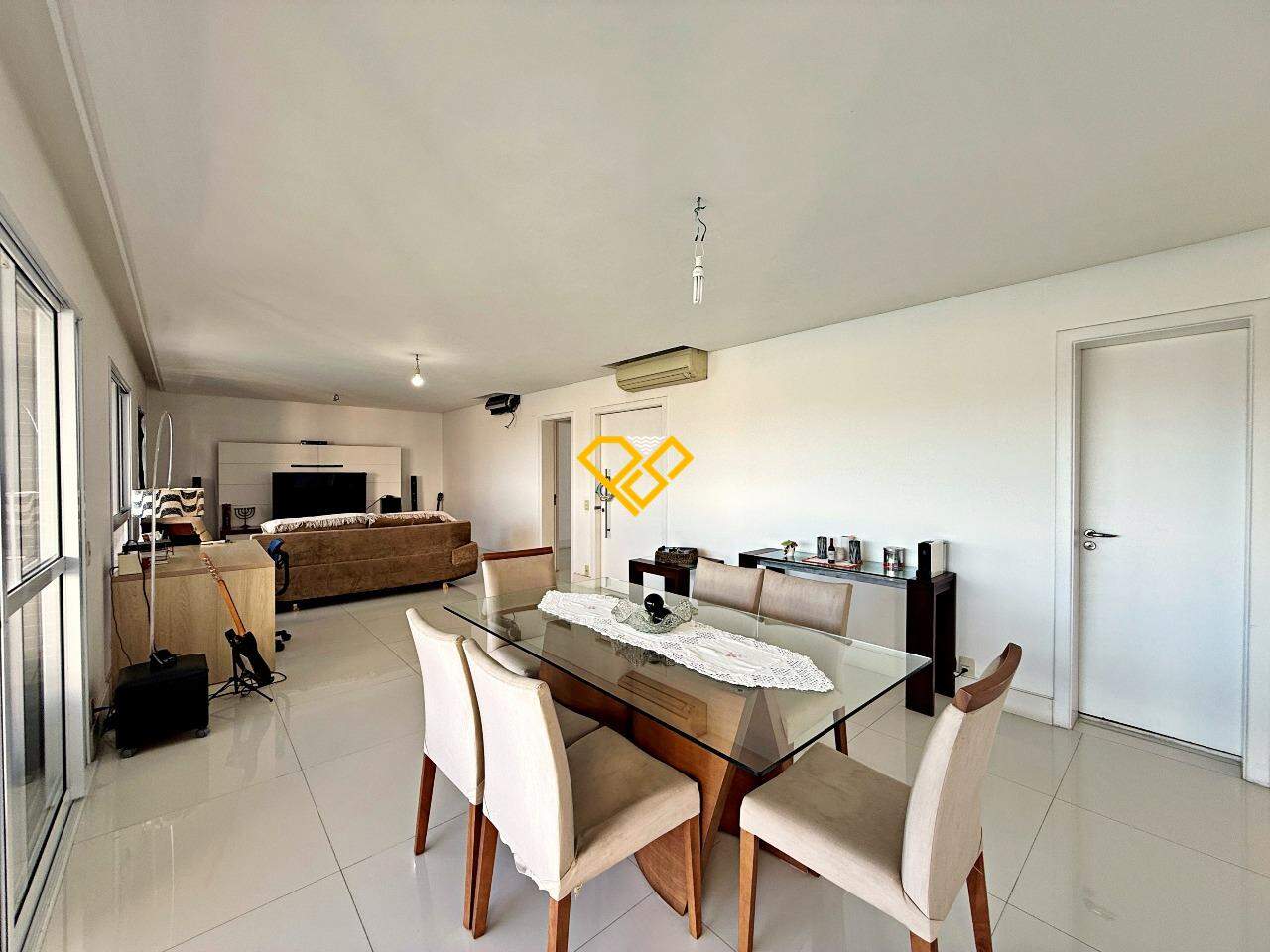 Apartamento à venda no Ponta da Praia: Sala