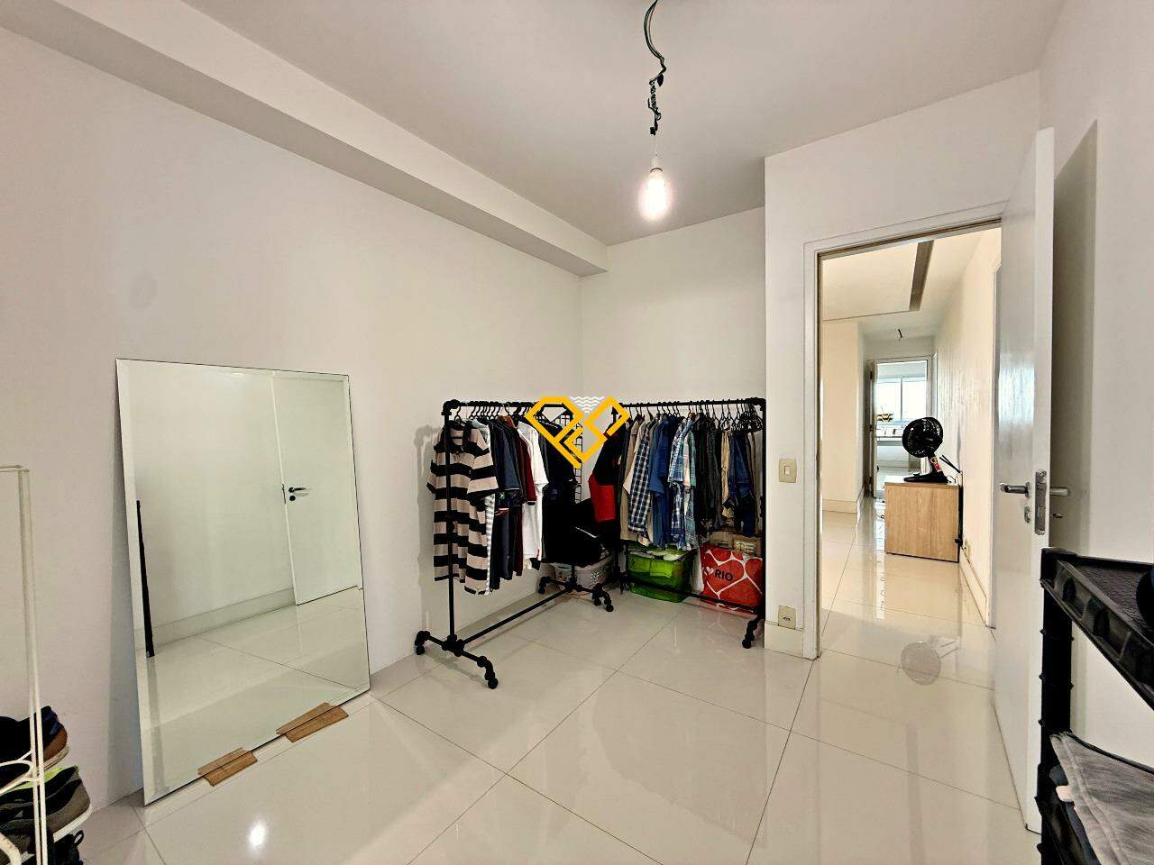 Apartamento à venda no Ponta da Praia:  Suíte 1 - master - closet