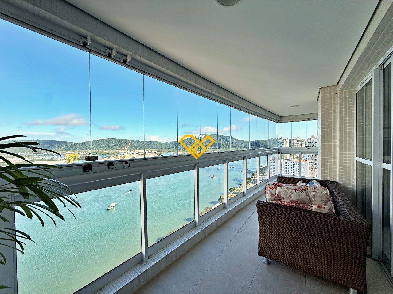 Apartamento à venda no Ponta da Praia: Varanda
