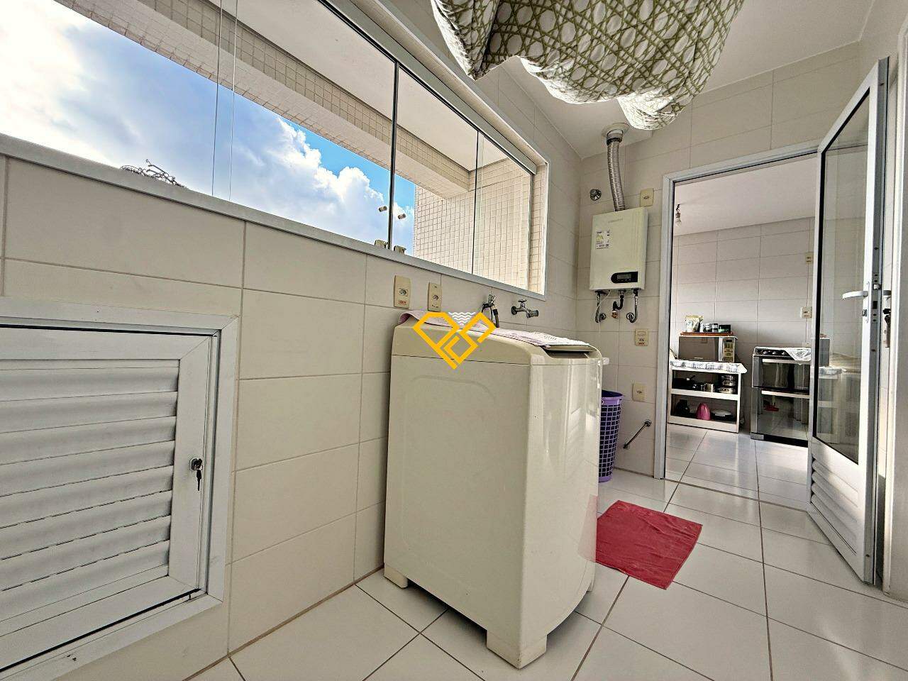 Apartamento à venda no Ponta da Praia: Área de serviço