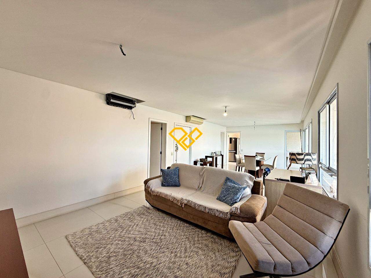 Apartamento à venda no Ponta da Praia: Sala