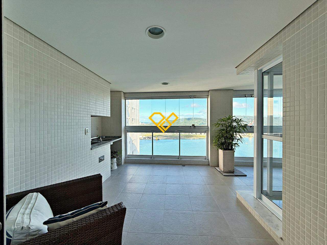 Apartamento à venda no Ponta da Praia: Varanda