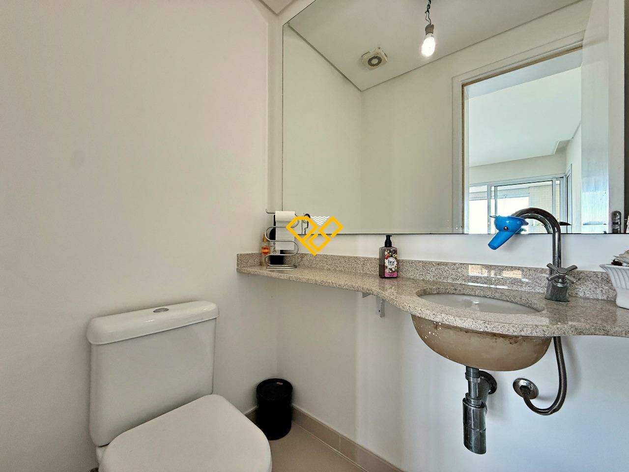Apartamento à venda no Ponta da Praia: Lavabo