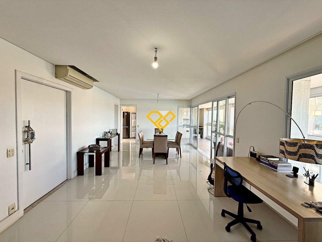 Apartamento à venda no Ponta da Praia: Sala