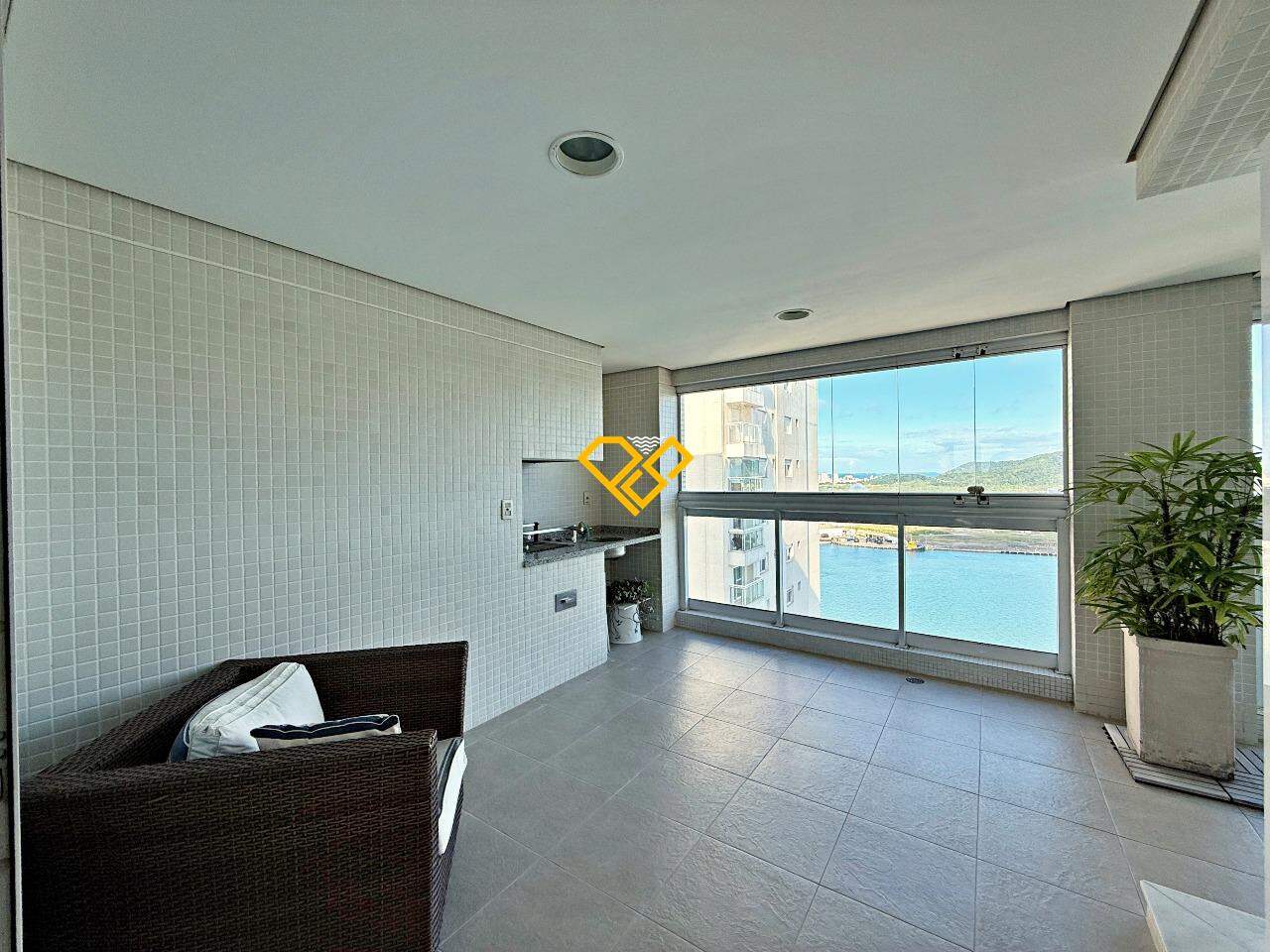 Apartamento à venda no Ponta da Praia: Varanda