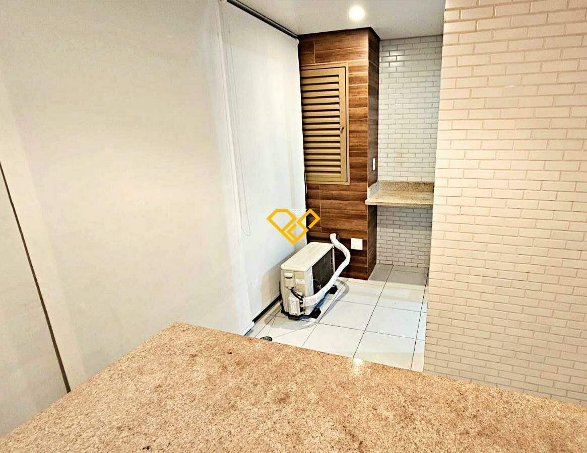 Apartamento para aluguel no Ponta da Praia: Varanda