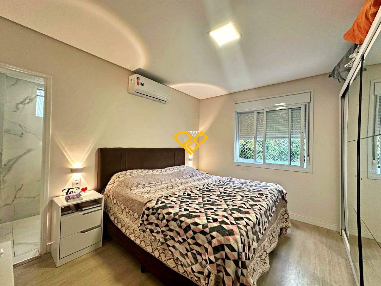 Apartamento à venda no Embaré: Dormitório 1 - suíte