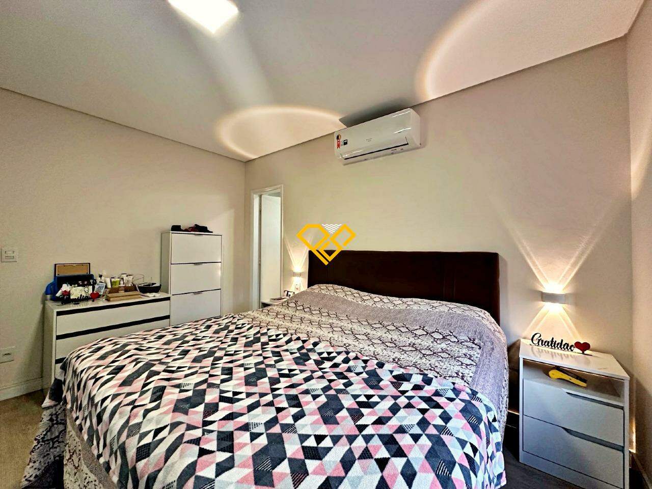 Apartamento à venda no Embaré: Dormitório 1 - suíte