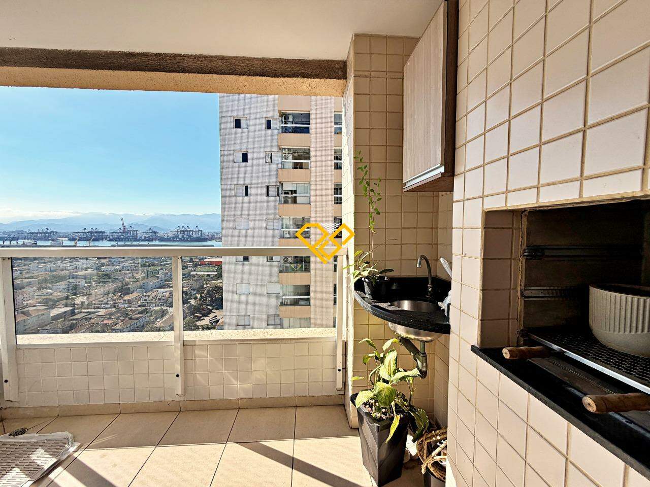 Apartamento à venda no Ponta da Praia: Varanda