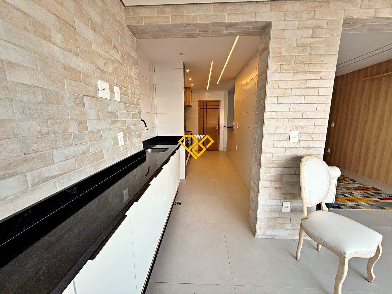 Apartamento para aluguel no Aparecida: Varanda e cozinha