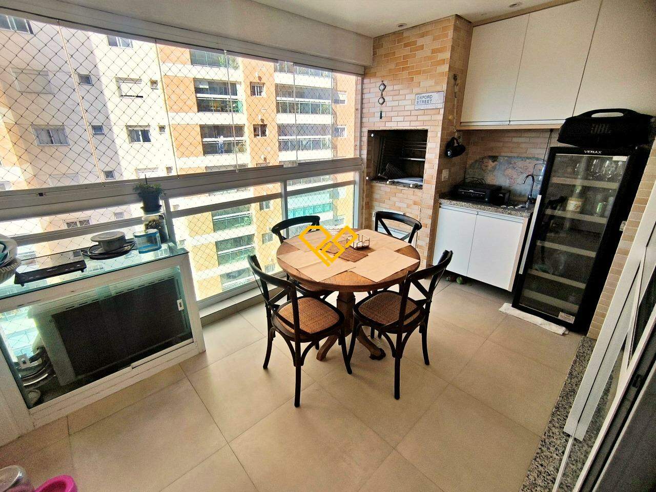 Apartamento à venda no Ponta da Praia: Varanda com churrasqueira