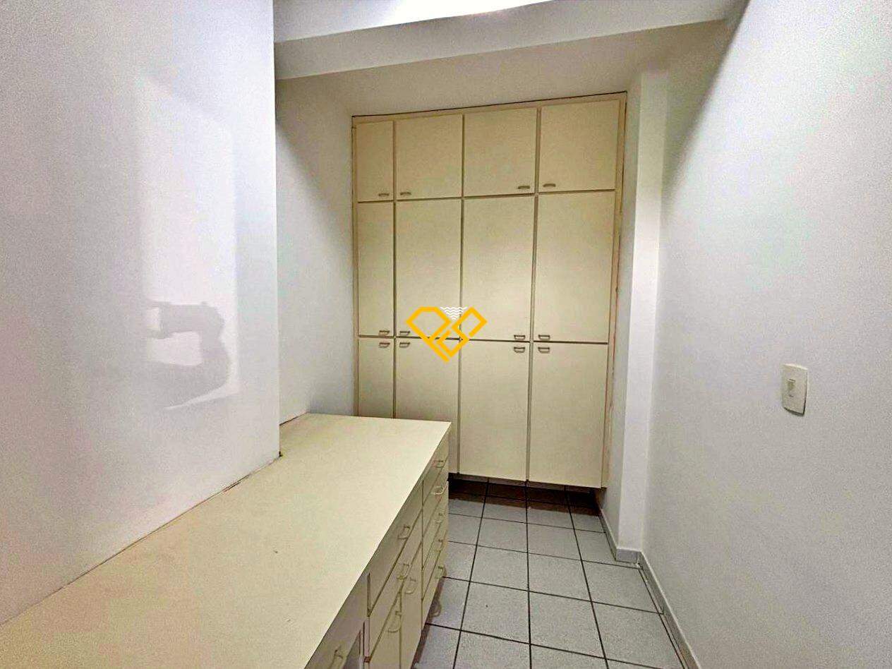 Apartamento à venda no Ponta da Praia: Dependência