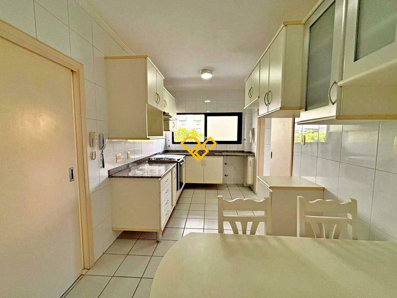 Apartamento à venda no Ponta da Praia: Cozinha