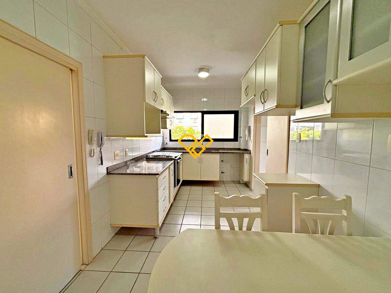 Apartamento à venda no Ponta da Praia: Cozinha