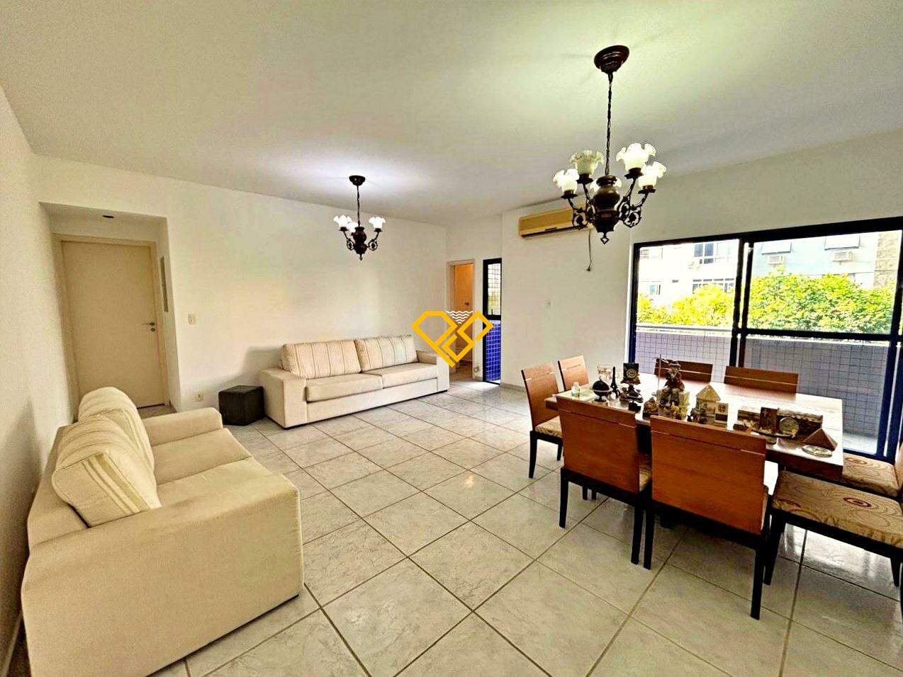 Apartamento à venda no Ponta da Praia: Sala