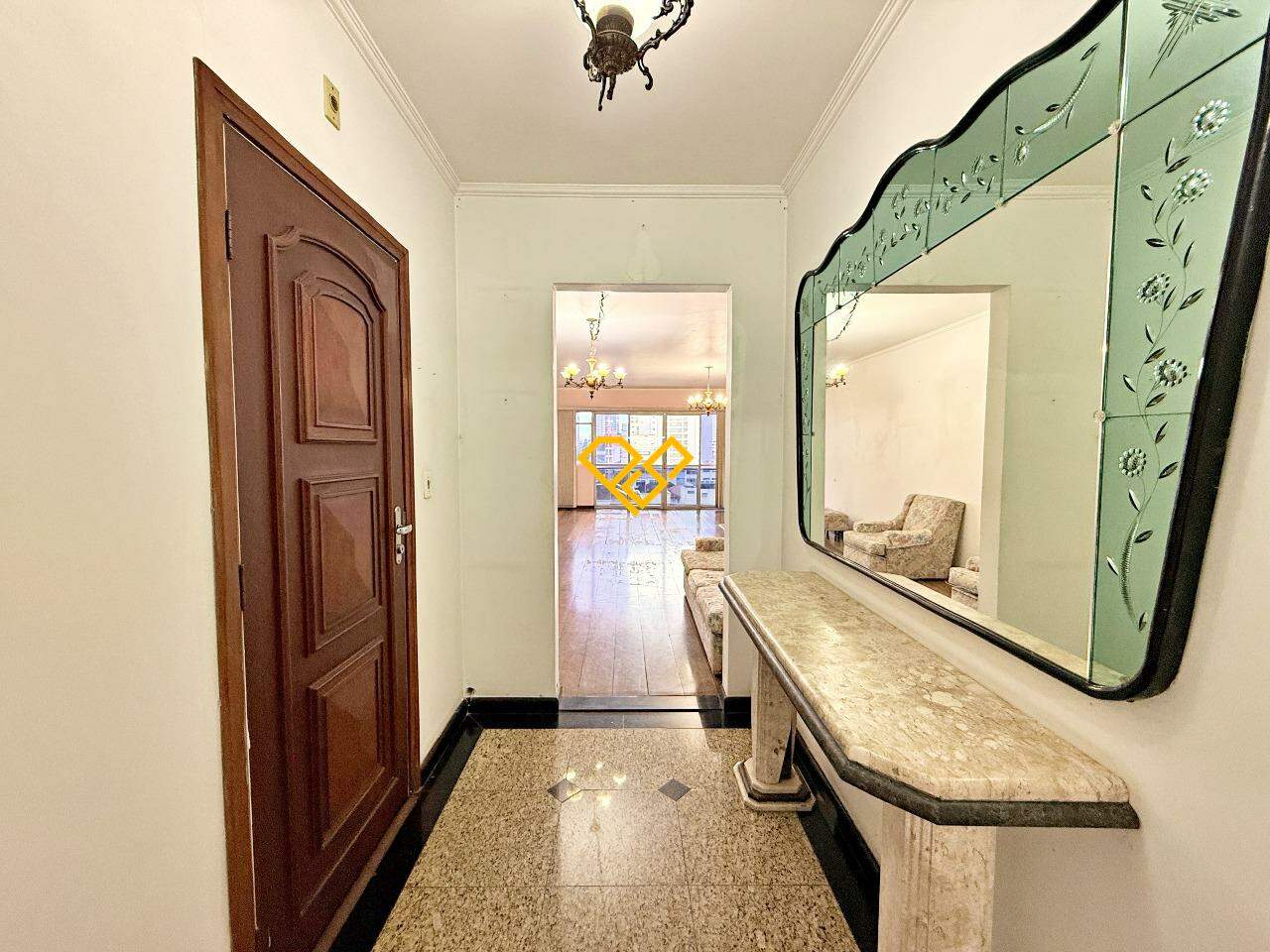 Apartamento à venda no Embaré: Hall de enrada