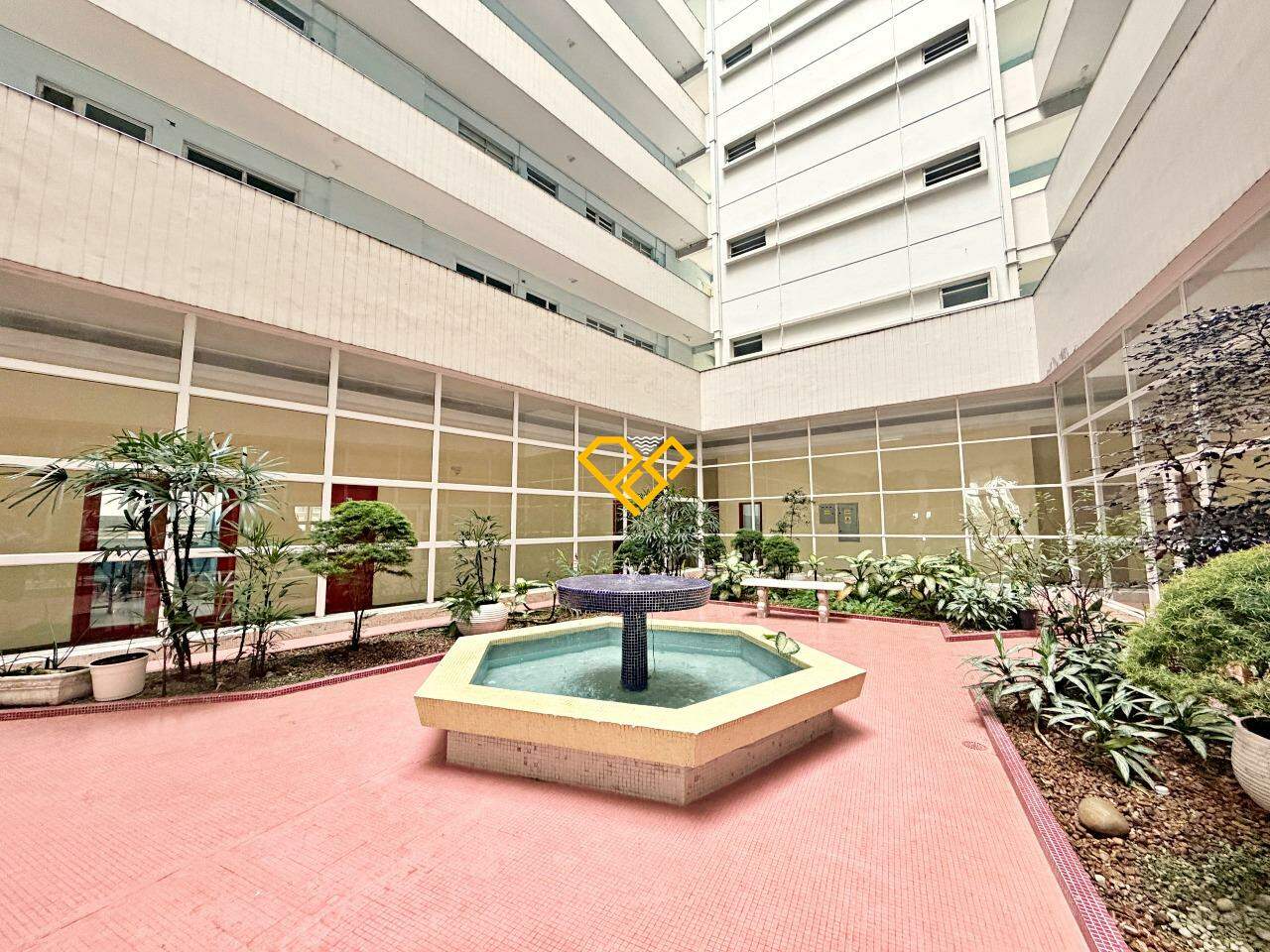 Apartamento à venda no Ponta da Praia: Área social