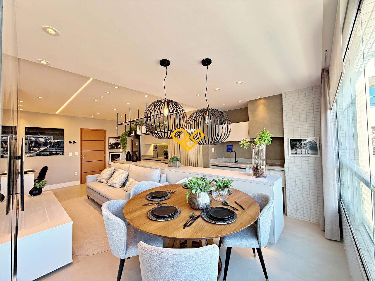 Apartamento à venda no Encruzilhada: Sala e varanda