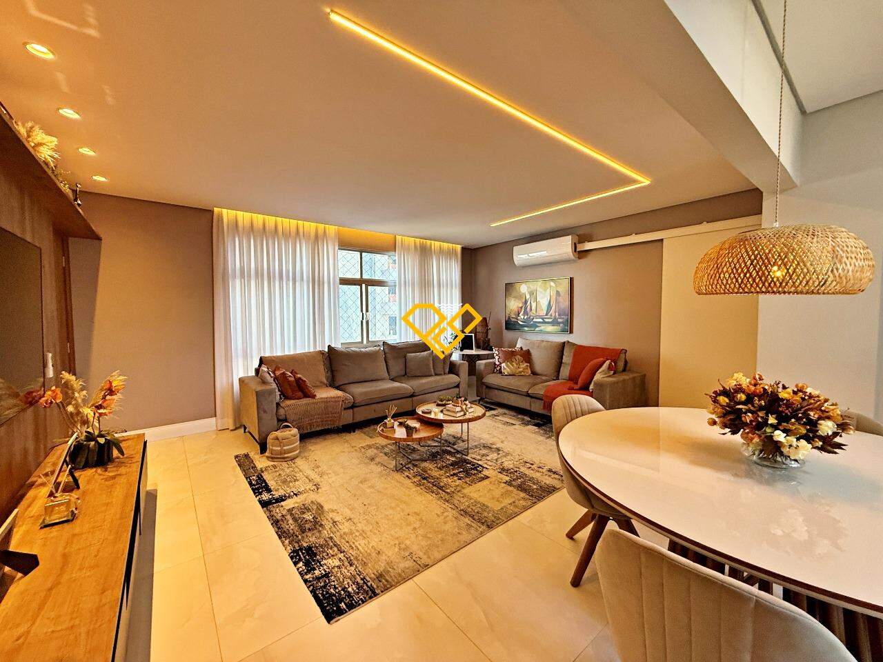 Apartamento à venda no Ponta da Praia: Sala