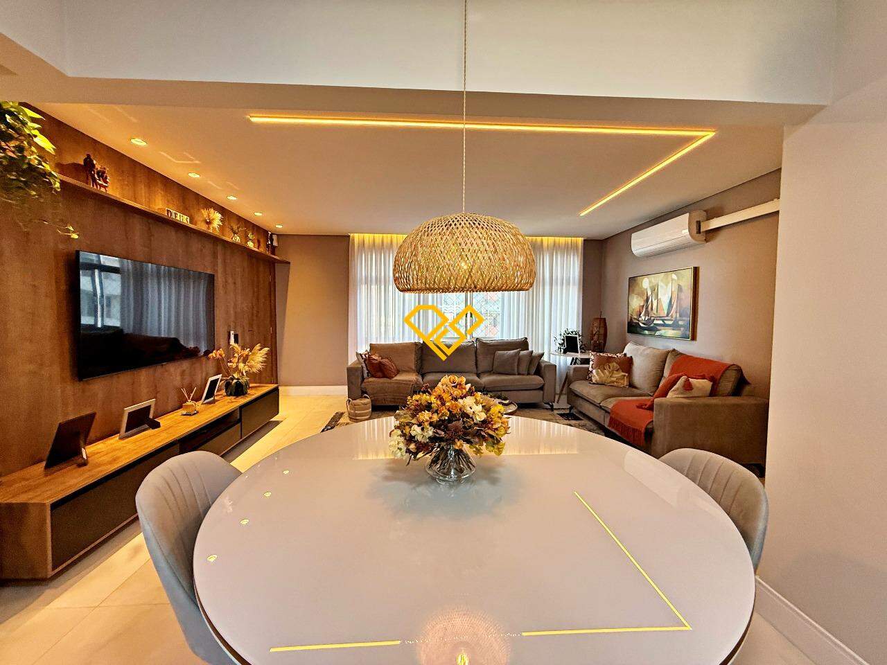 Apartamento à venda no Ponta da Praia: Sala