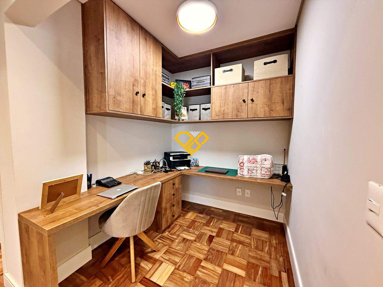 Apartamento à venda no Ponta da Praia: Escritório