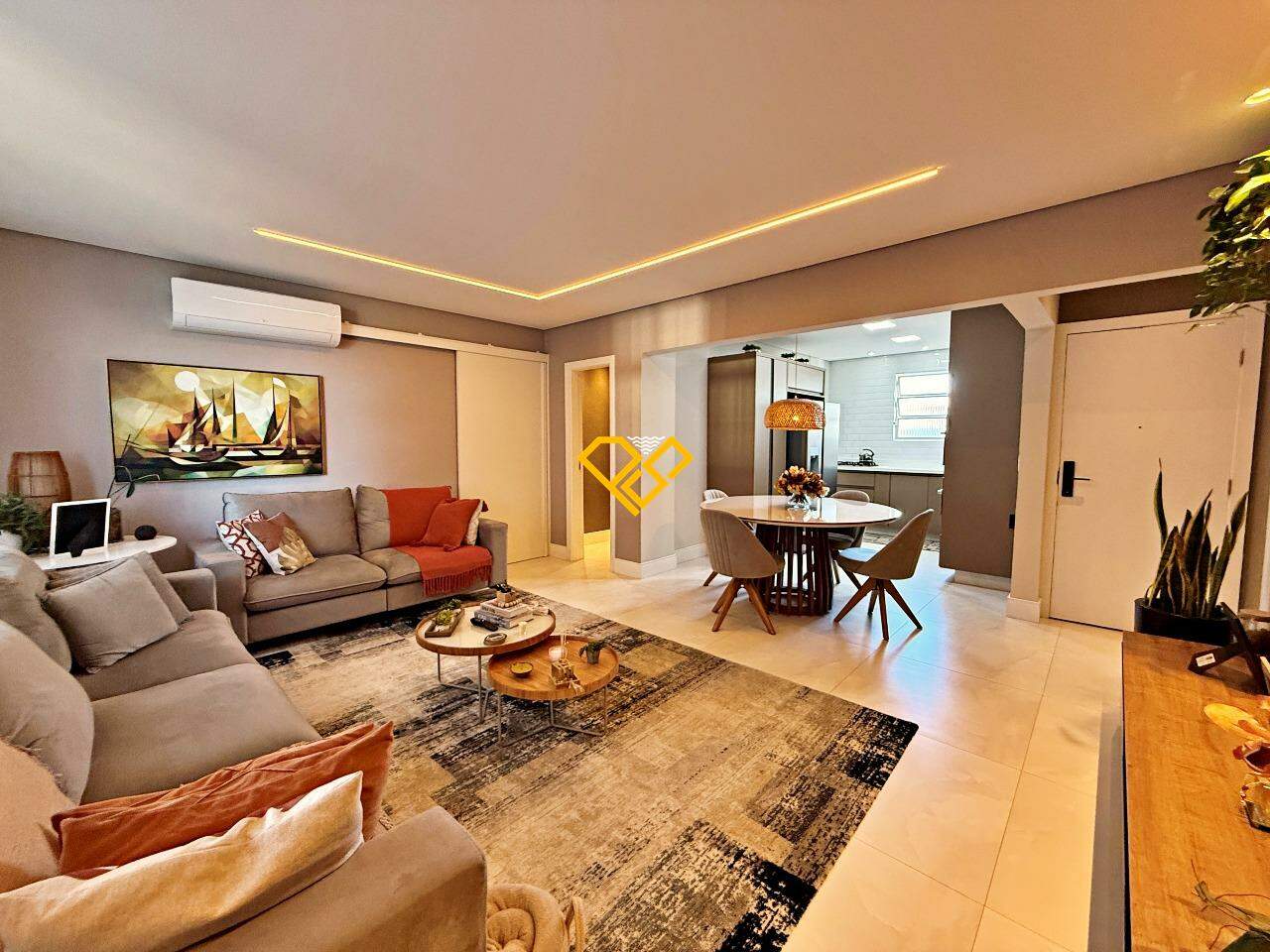 Apartamento à venda no Ponta da Praia: Sala
