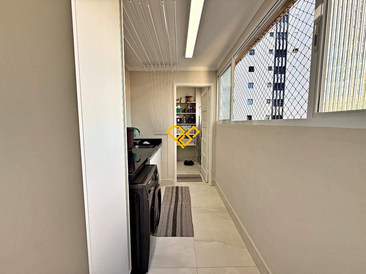 Apartamento à venda no Ponta da Praia: Área de serviço