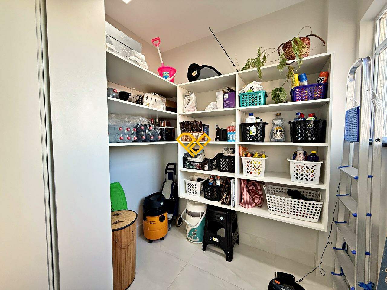 Apartamento à venda no Ponta da Praia: Depensa