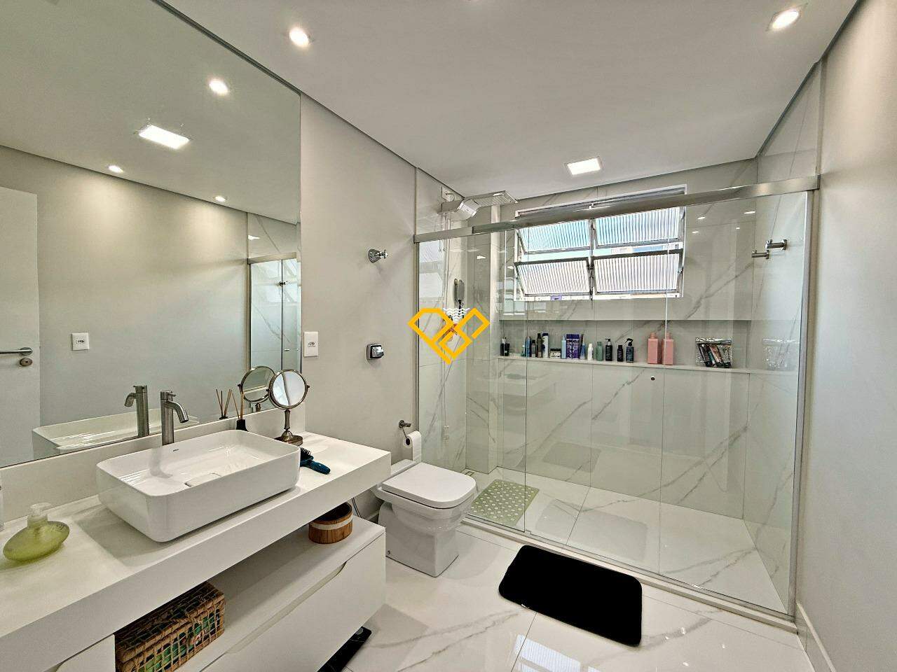 Apartamento à venda no Ponta da Praia: Wc suíte