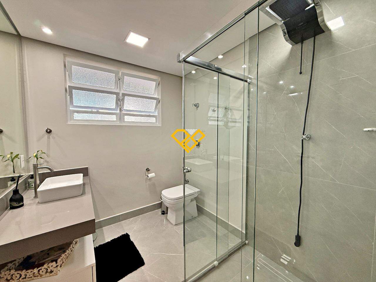 Apartamento à venda no Ponta da Praia: Wc social