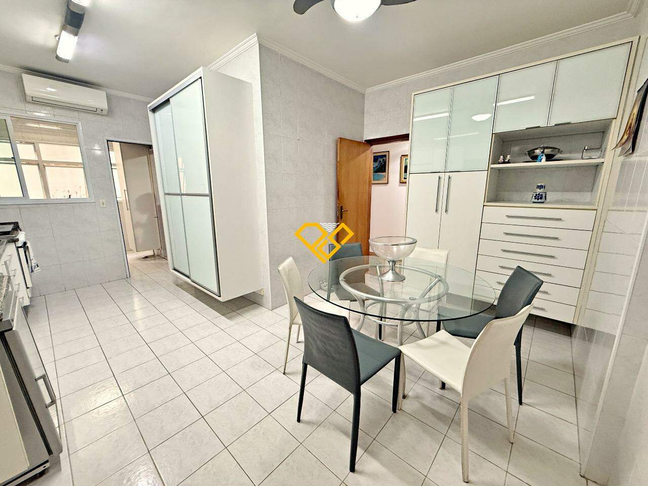 Apartamento à venda no Gonzaga: Cozinha