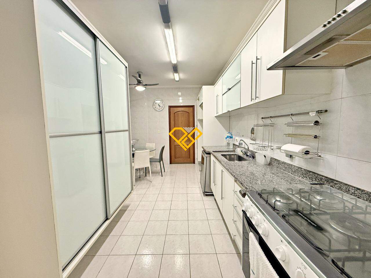 Apartamento à venda no Gonzaga: Cozinha