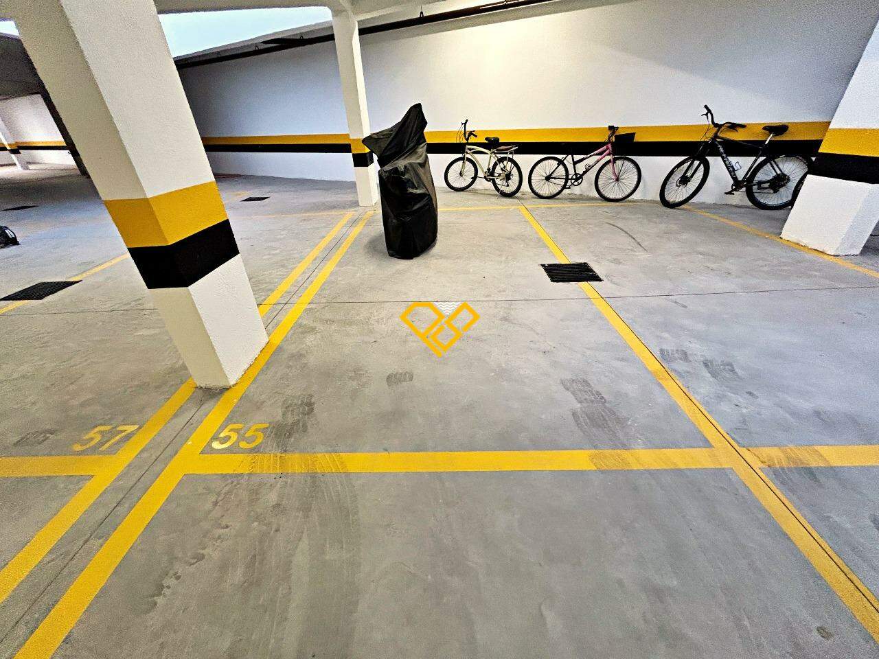 Apartamento para aluguel no Macuco: Garagem