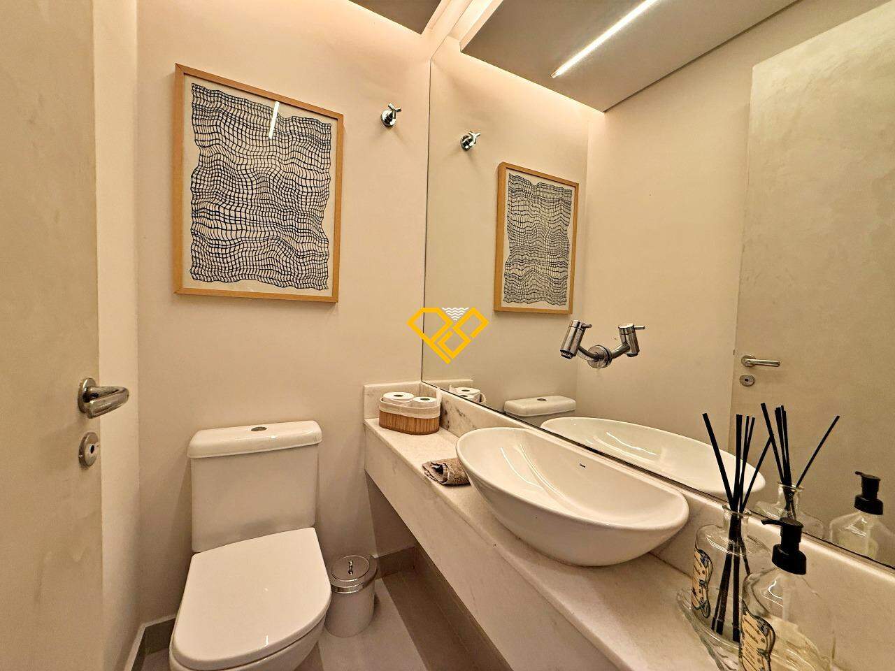Apartamento à venda no Ponta da Praia: Lavabo