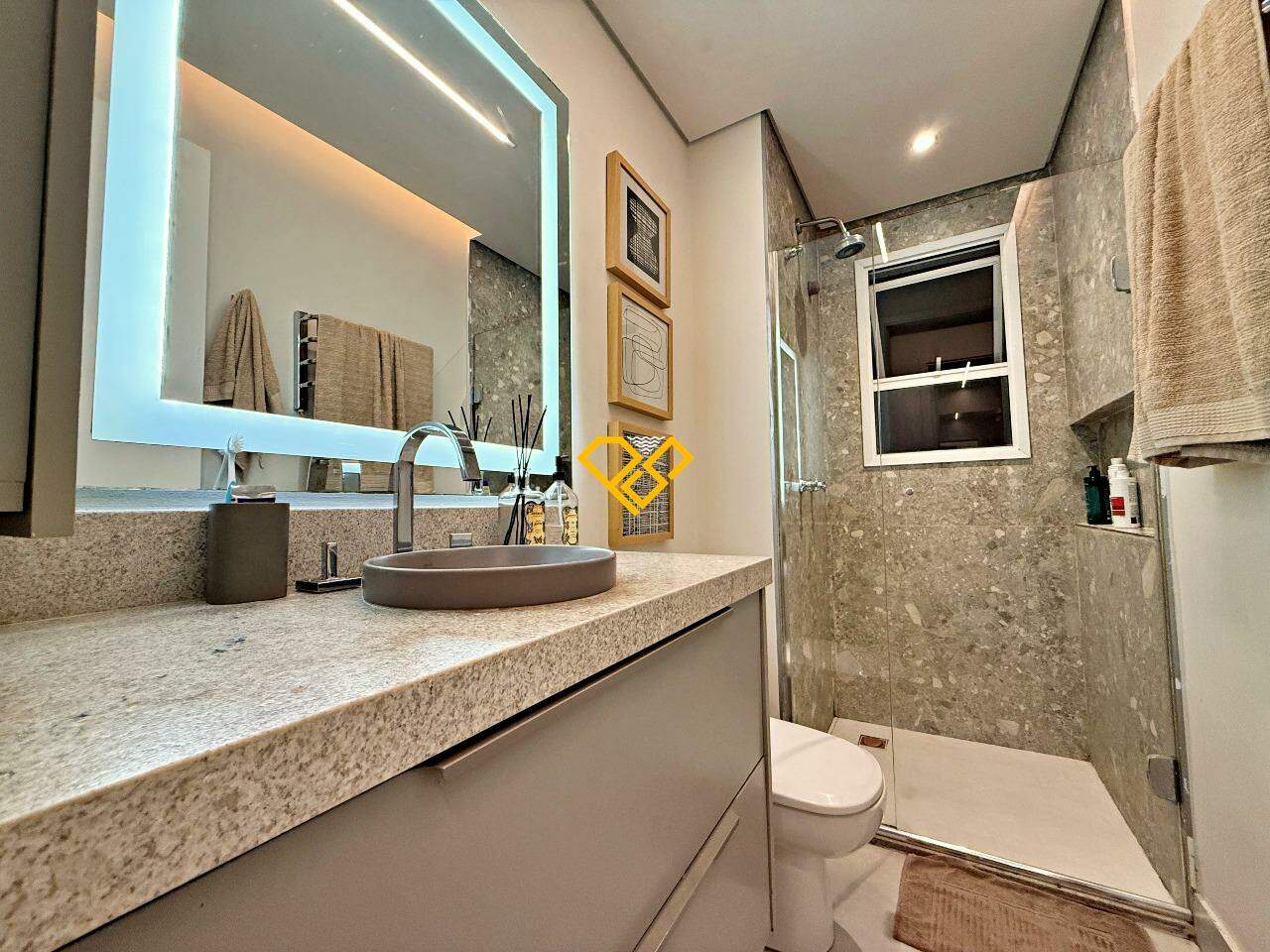 Apartamento à venda no Ponta da Praia: Wc social